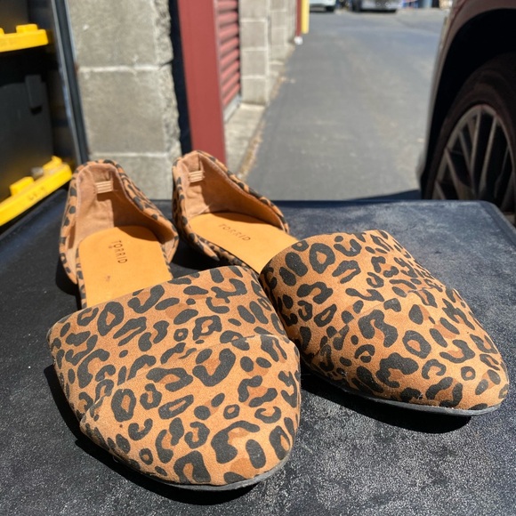 Torrid Women's Brown Black Leopard Print Flats Slip On Sandals Size 11 - Picture 4 of 11